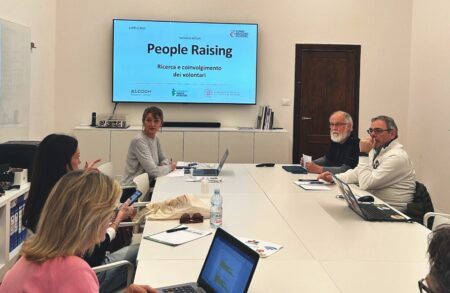 people-raising-corso-associazione